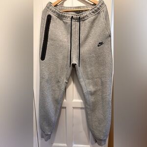 Nike Tech Fleece Joggers - Men’s size Large Gray